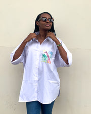 Oversized Shirt in White with Summertime Giraffe Pocket