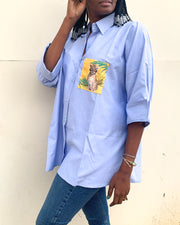 Oversized Shirt in Blue with Curious Simba Pocket