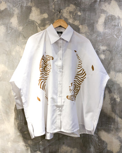 Oversized Shirt in White with Brown Zebra Print