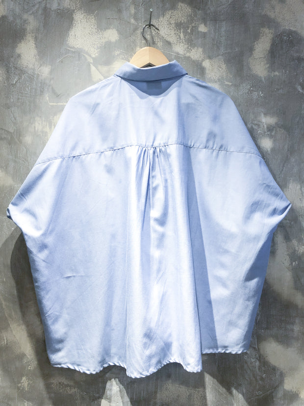 Oversized Shirt in Blue with White Gecko Print