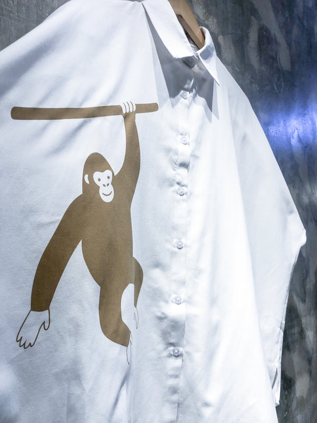 Oversized Shirt in White with Brown Gorilla Print